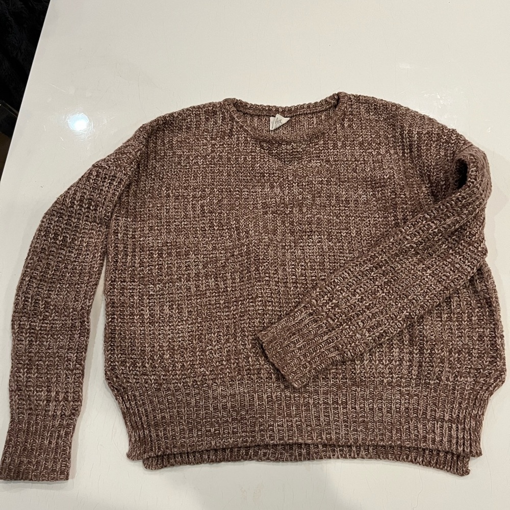 Knitted crew neck sweater in maroon. No tears or snags, good used condition.